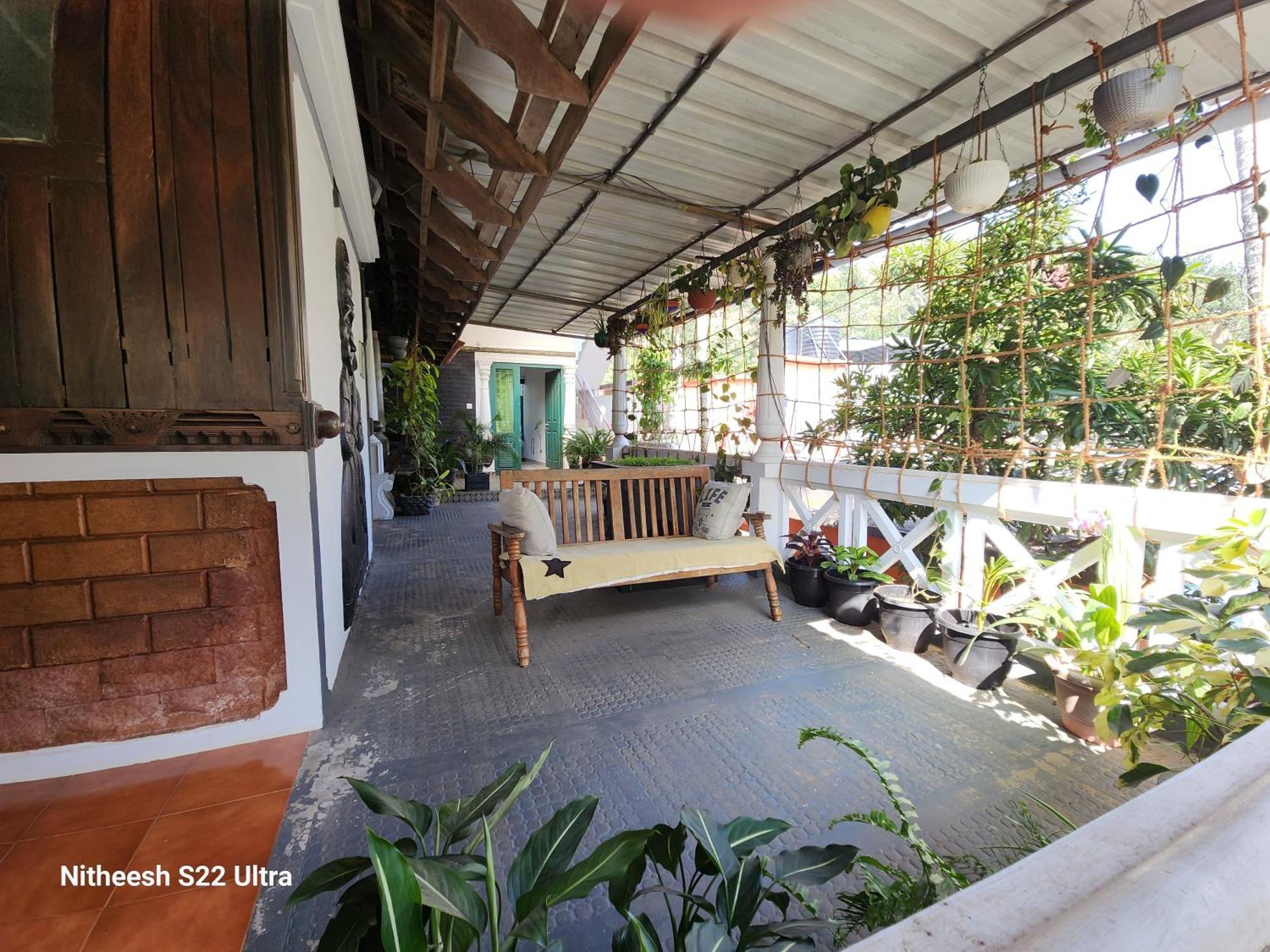 Kairali Palace Home Stay Текади Екстериор снимка