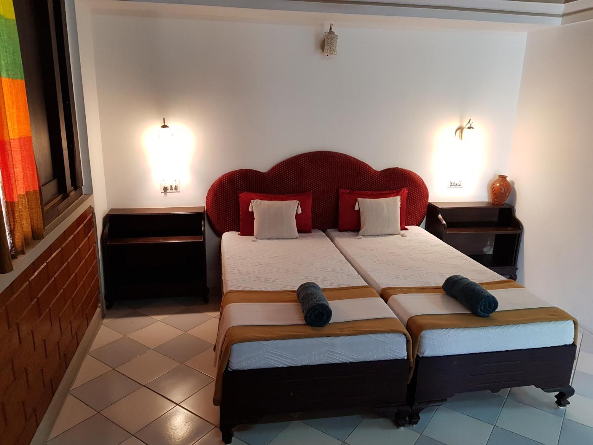 Kairali Palace Home Stay Текади Екстериор снимка