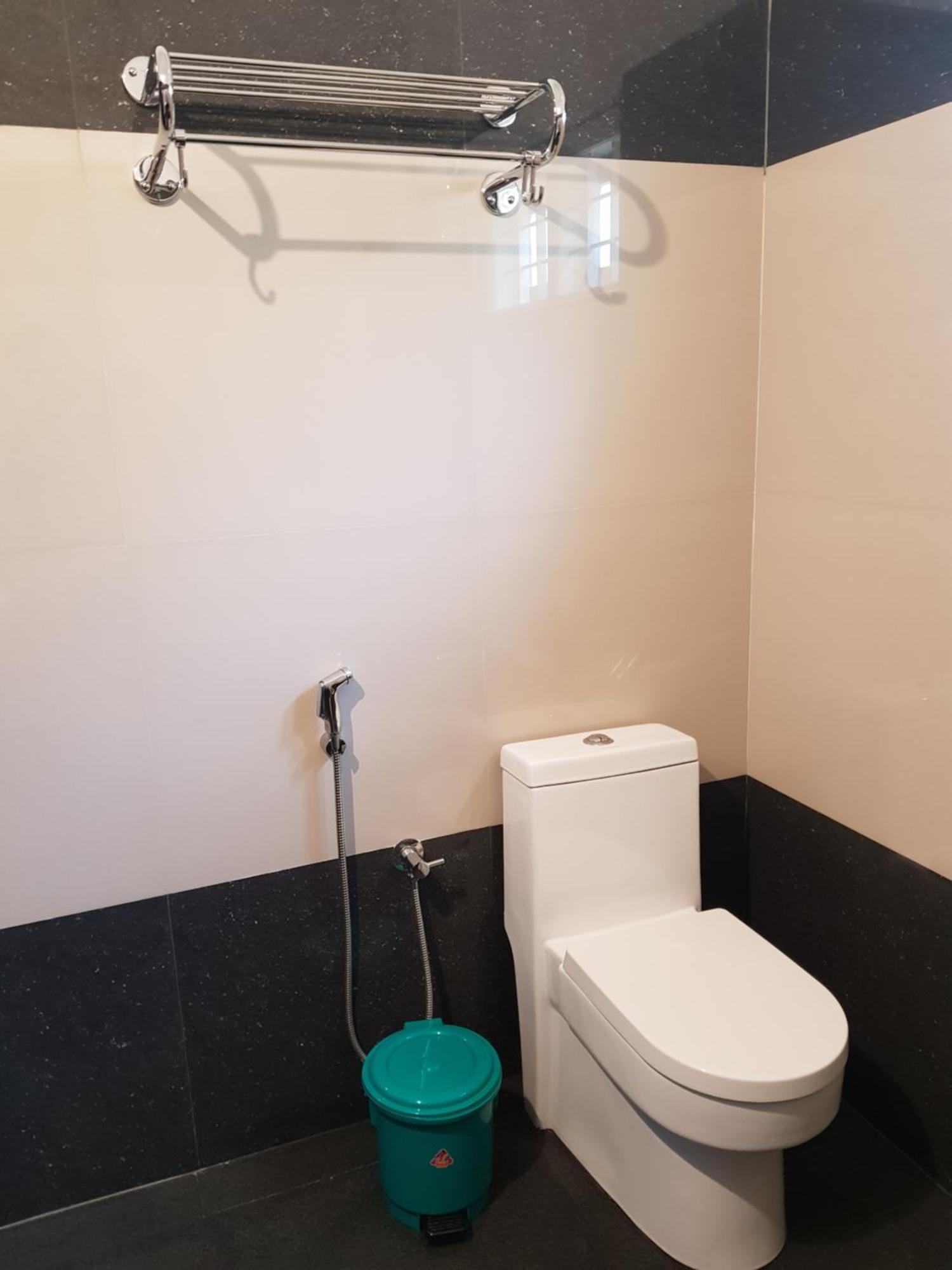 Kairali Palace Home Stay Текади Екстериор снимка
