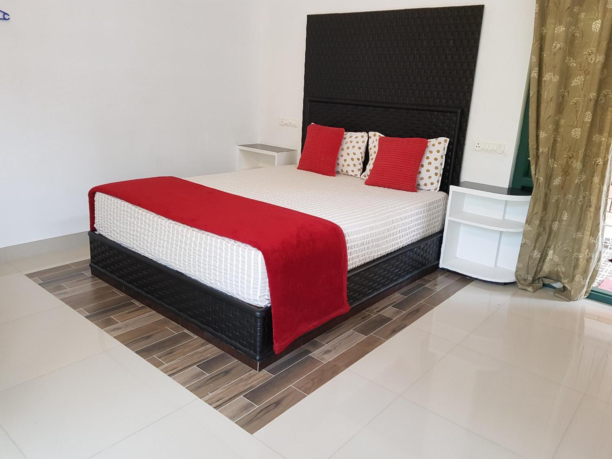 Kairali Palace Home Stay Текади Екстериор снимка