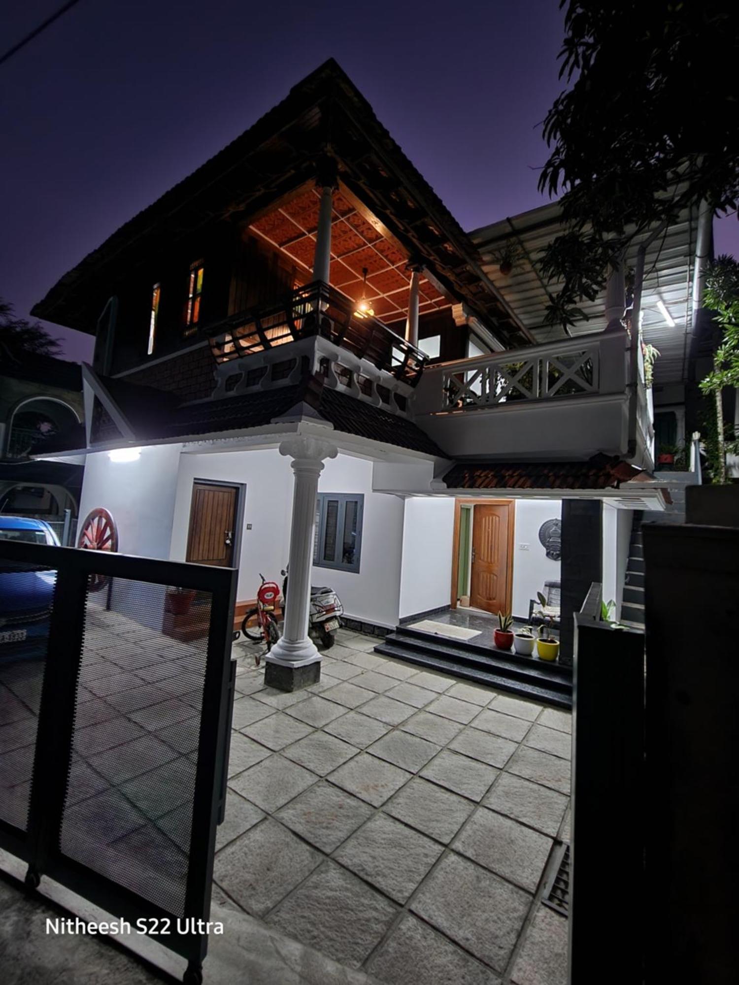 Kairali Palace Home Stay Текади Екстериор снимка