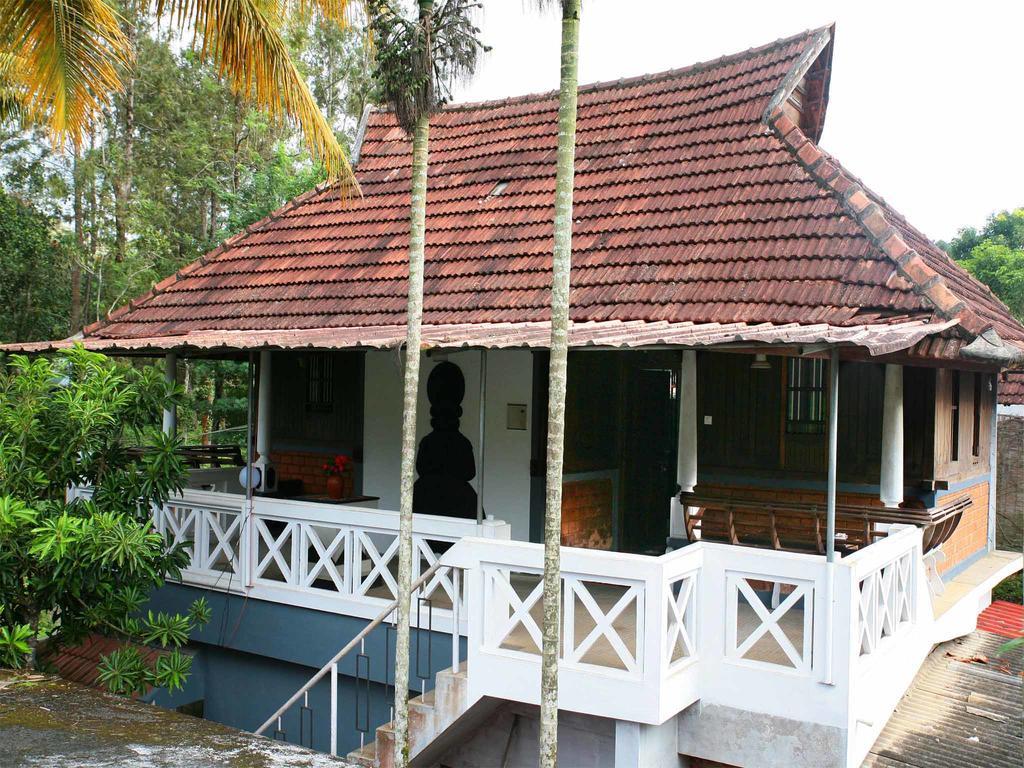 Kairali Palace Home Stay Текади Стая снимка