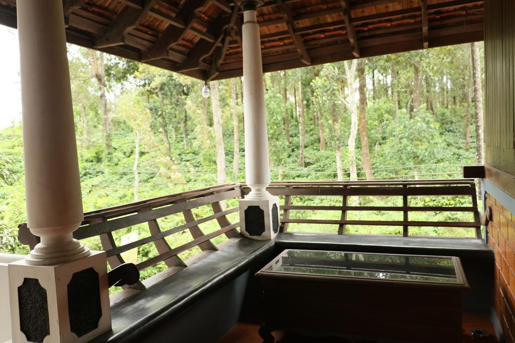 Kairali Palace Home Stay Текади Стая снимка