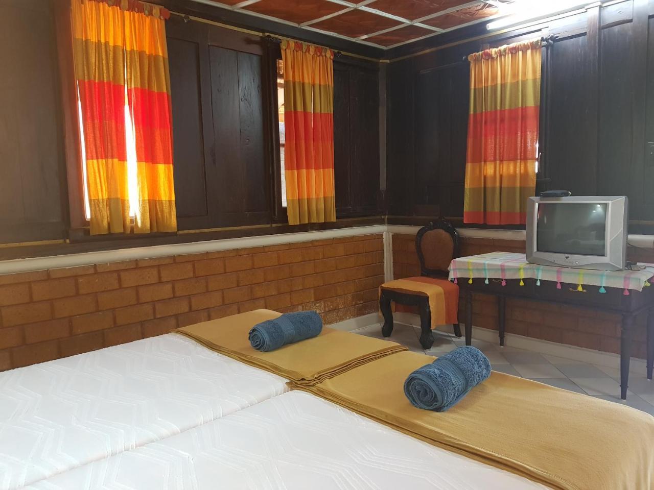 Kairali Palace Home Stay Текади Екстериор снимка